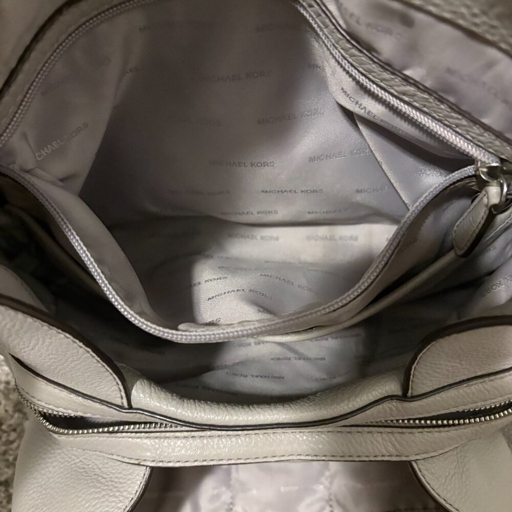 🪢2/$100🪢 MICHAEL KORS Satchel Bag, metal stud embellishment - Picture 8 of 11